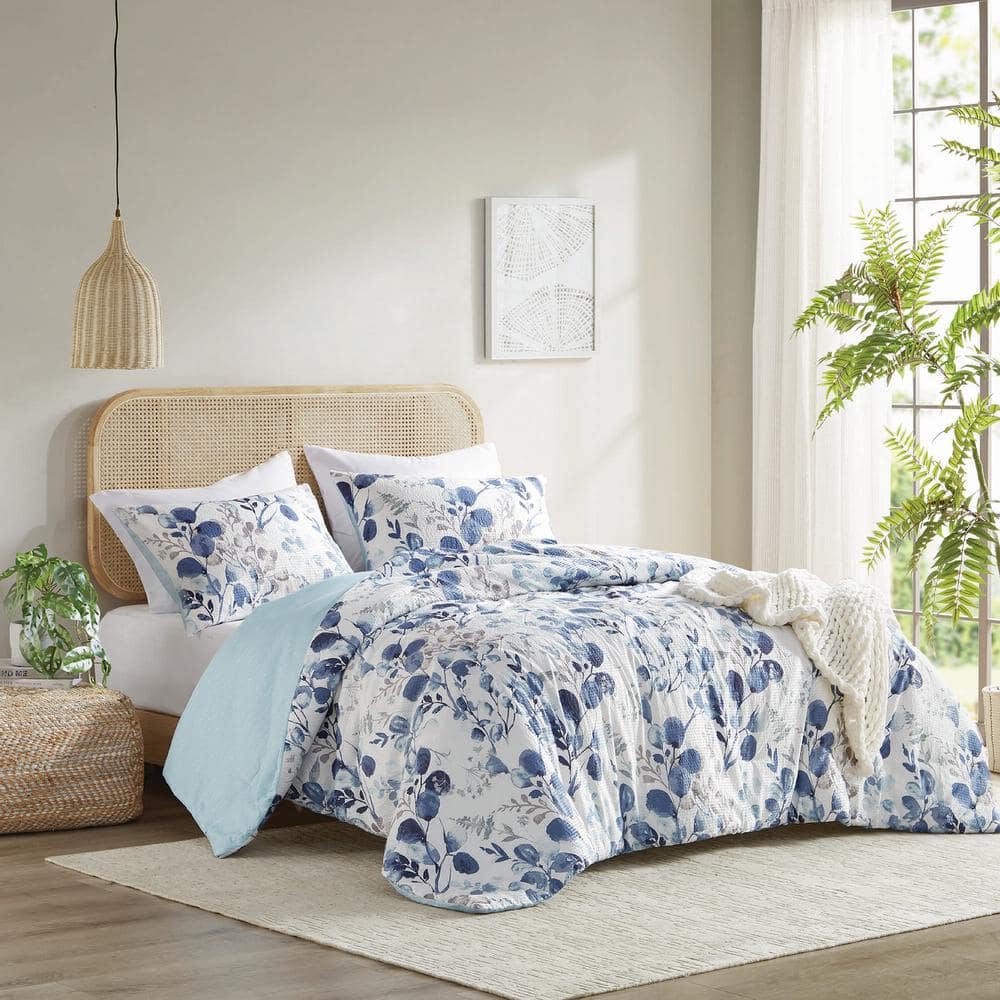 Gabby 3-Piece Navy/Blue Microfiber King/Cal King Reversible Floral Botanical Seersucker Comforter Set