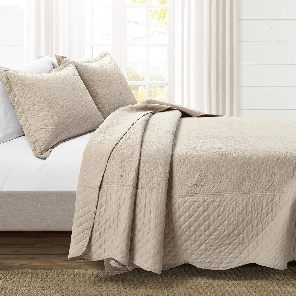 Medallion Scallop 3-Piece Neutral King Bedspread Set