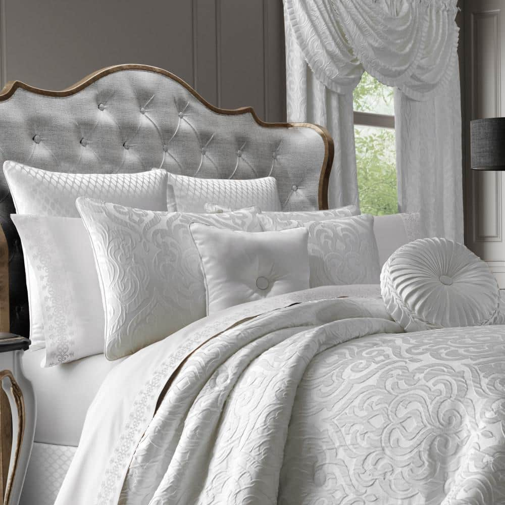 Antonia White 4Pc.White Polyester Queen Comforter Set 96 X 92″