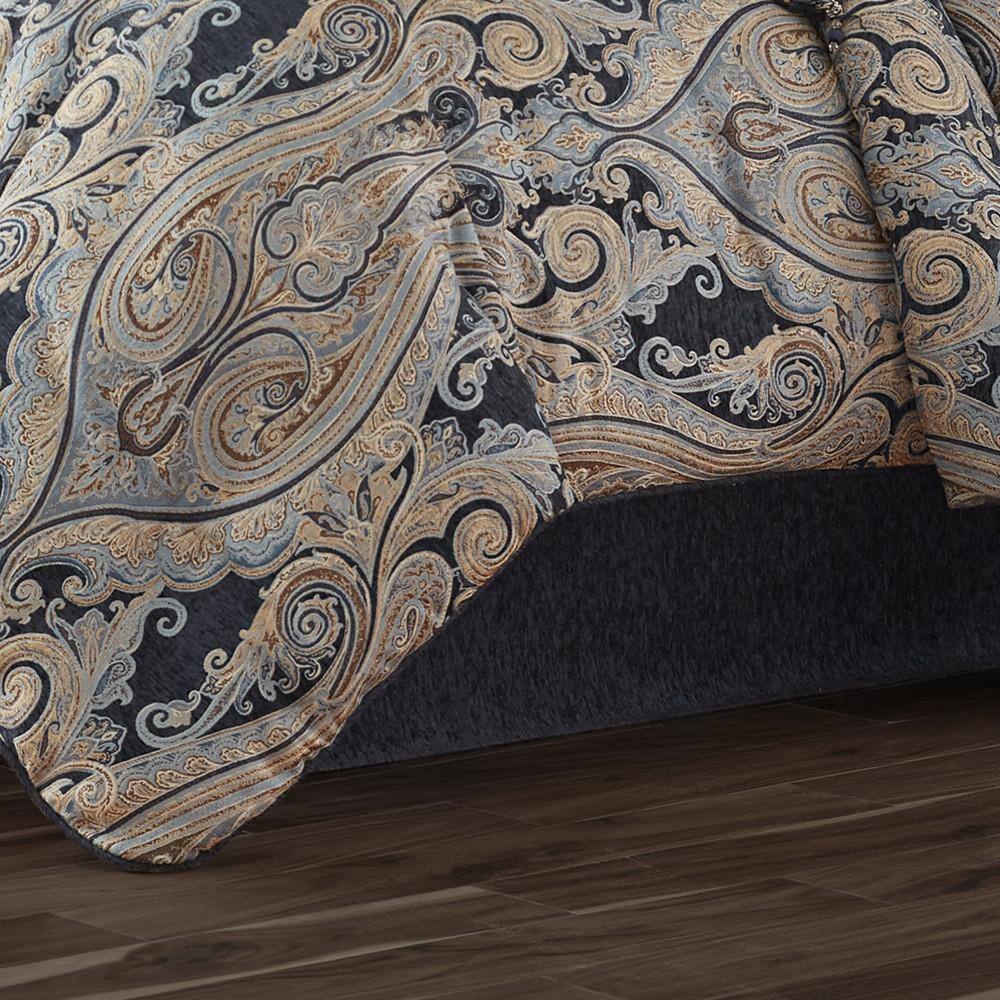 Lakeview Indigo 4-Piece. Indigo Polyester Queen Comforter Set 96 X 92 in.