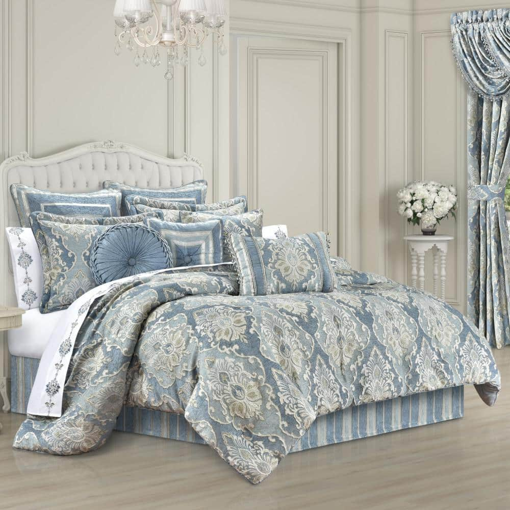 Cesar Spa 4-Piece. Polyester California King Comforter Set 96 x 110 in.