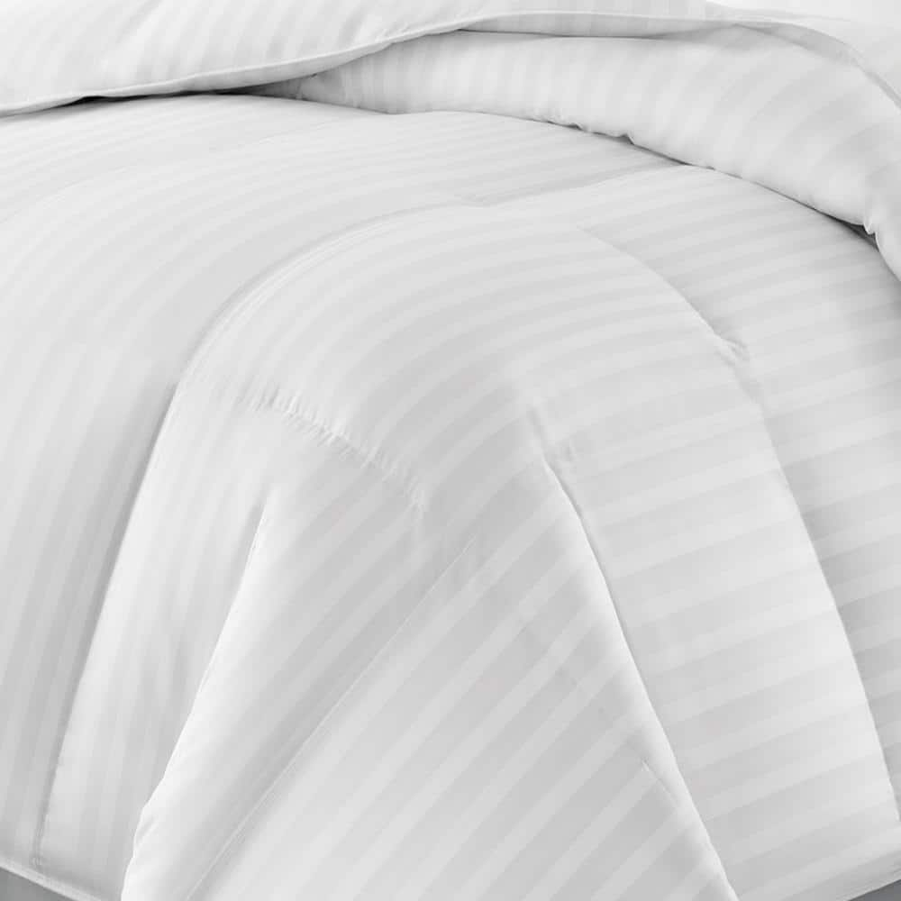 Year Round Warmth 500 Thread Count White Damask King Down Alternative Comforter