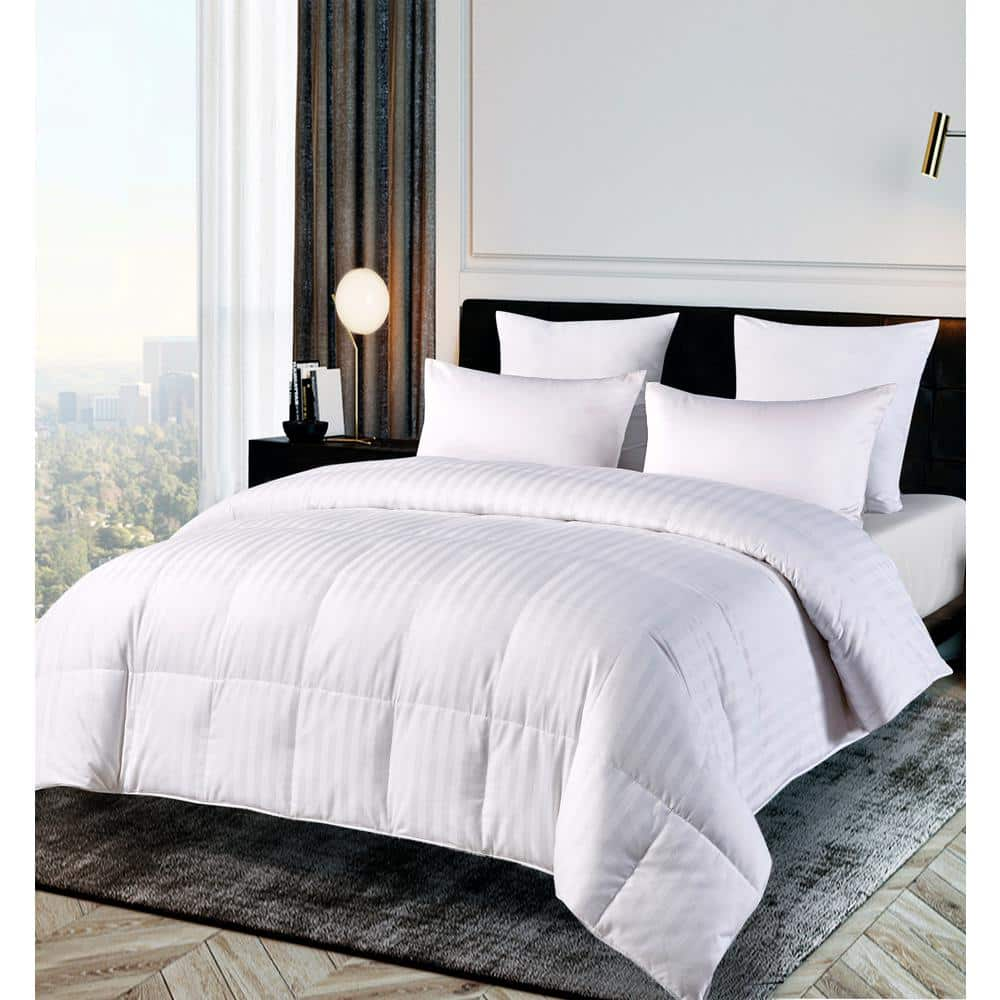 Year Round Warmth 500 Thread Count White Damask King Down Alternative Comforter