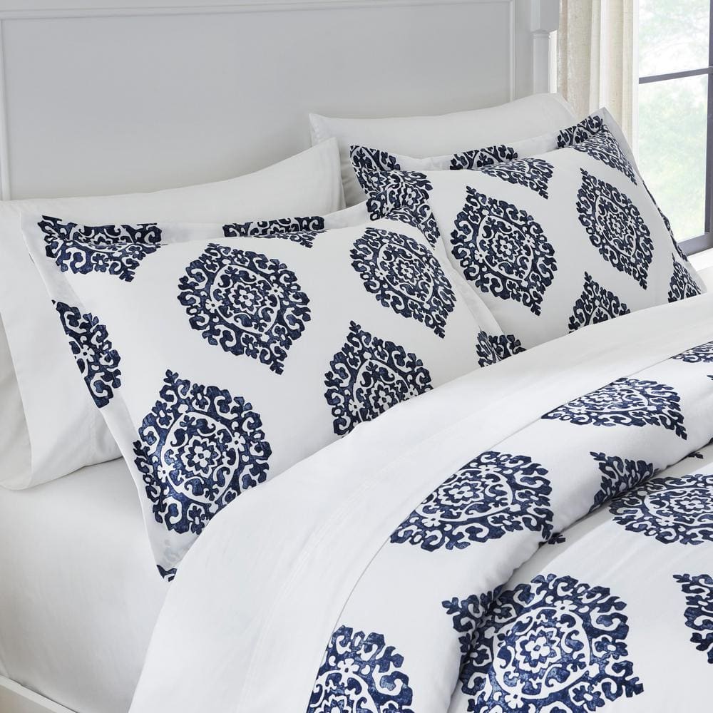 Lenora 3-Piece Blue and White Medallion Sateen Full/Queen Comforter Set