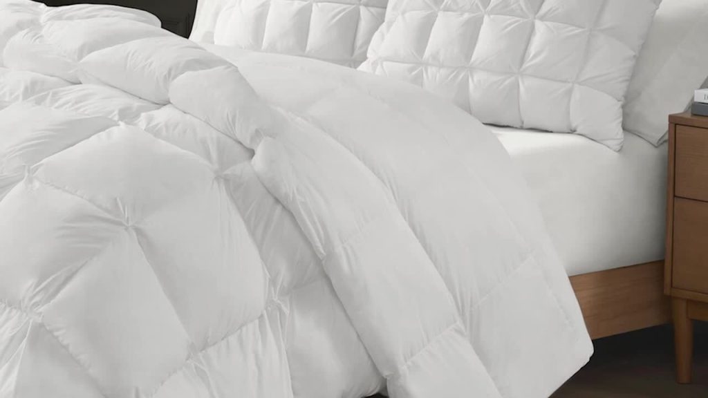 Stay Puffed White Full/Queen Overfilled Down Alternative Comforter