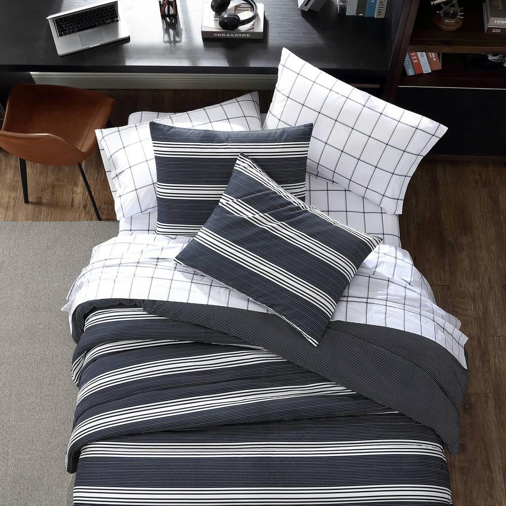 Craver 2-Piece Black Microfiber Twin/Twin XL Comforter Set