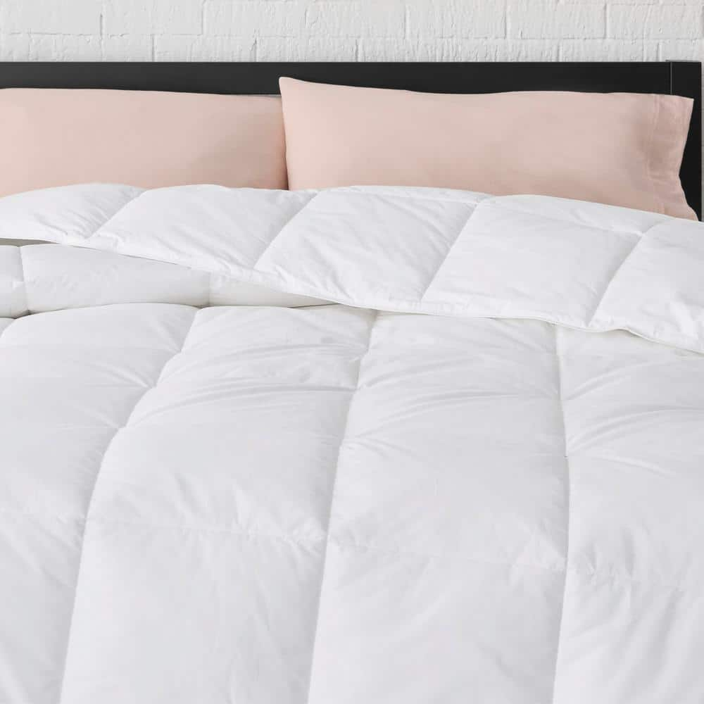 Medium Weight White Full/Queen Down Alternative Comforter