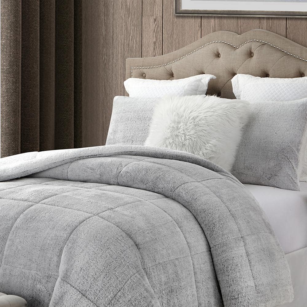 Premium Ultra-Soft 3-Piece Grey Faux Fur Reverse to Sherpa King/California King Comforter and Sham Set