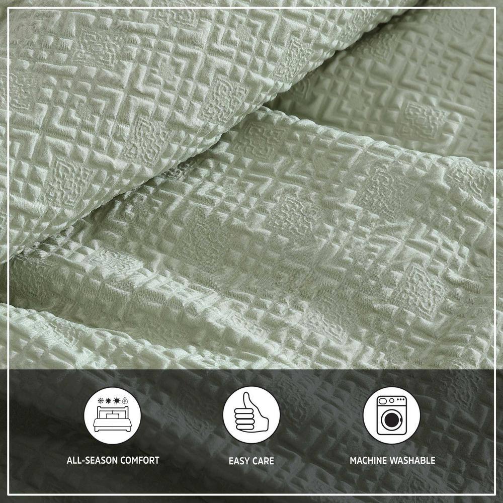 Sedona Geometric Sage Green 4-Piece Microfiber Full/Queen Reversible Comforter Sham Bonus Set